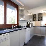 Gabi Enea Ideal Familias * أونذاريبيا